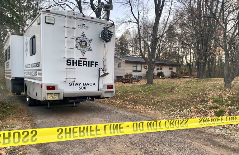 Politsei Wisconsinis Barronis, kus asuvas majas 15. oktoobril 2018 lasti maha James ja Denise Closs