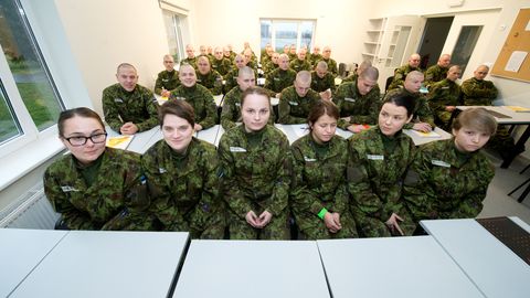 В Эстонии женщины смогут выбирать себе место службы в любой воинской части
