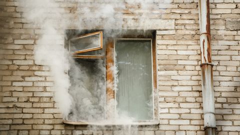 V požaru v Dobelskem okrožju umrla dva človeka