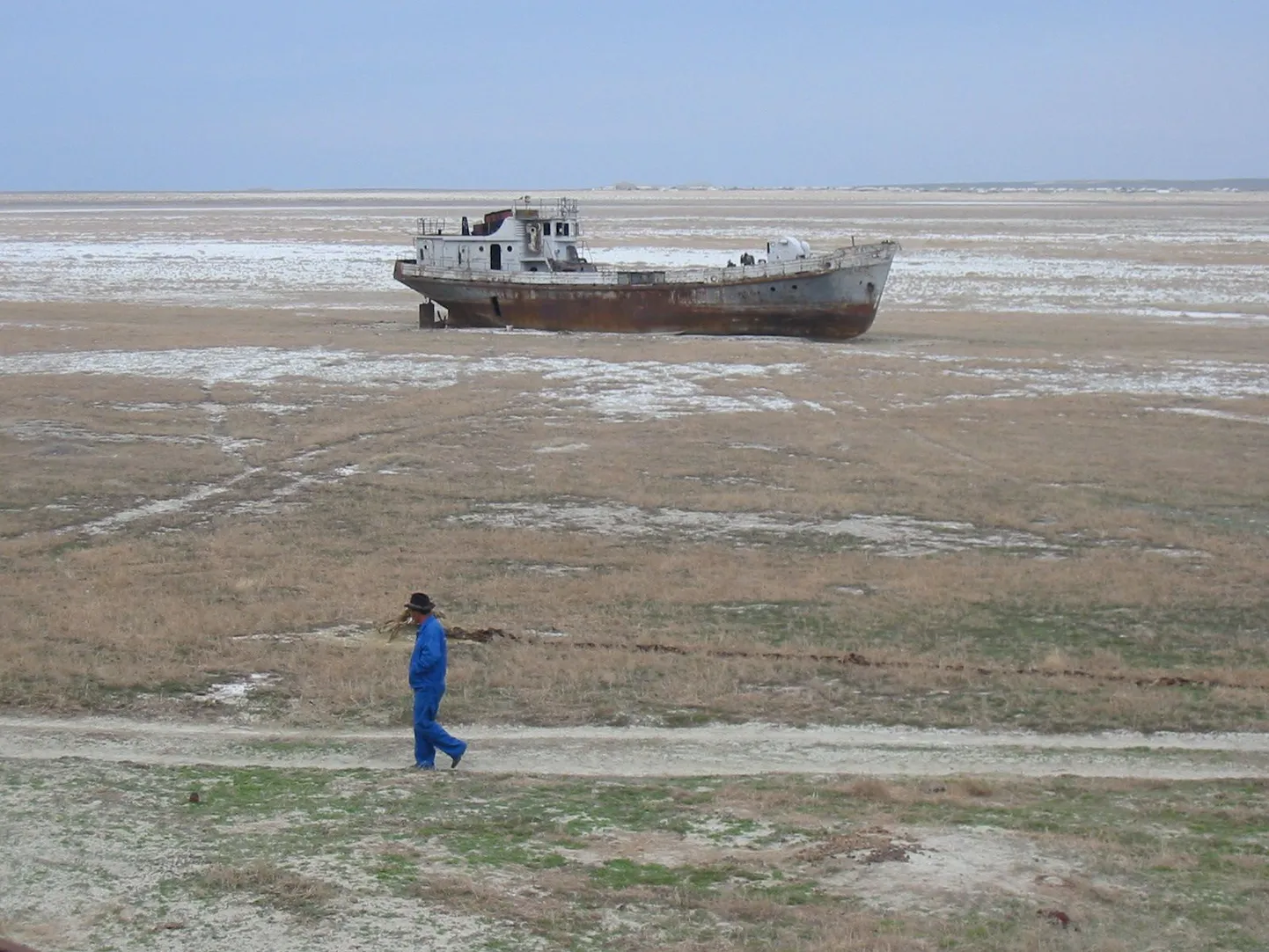 Mahajäetud laev kuivanud Araali meres.