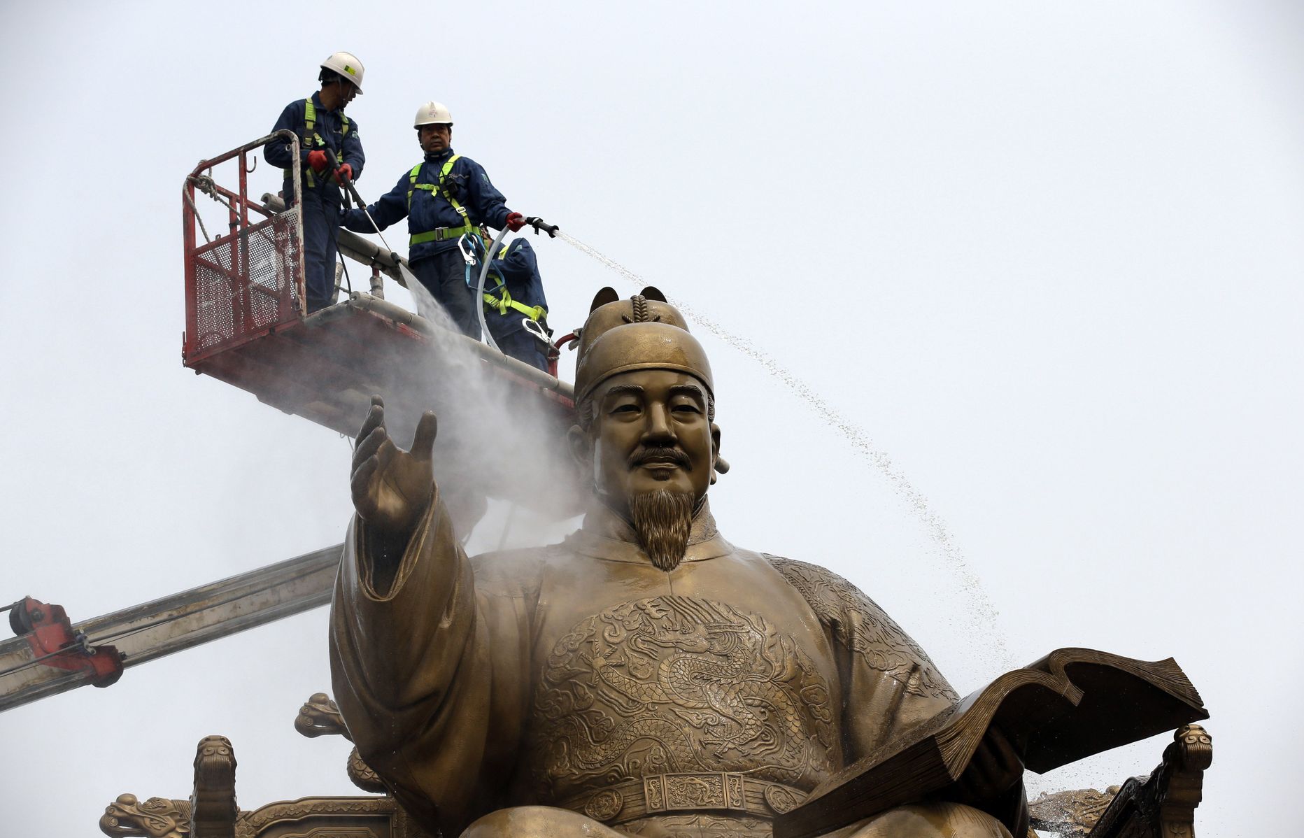Keiser Sejongi kuju pesemine Seoulis