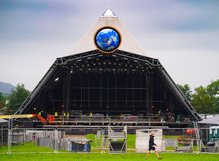 Glastonbury muusikafestival. Pildil pealava Pyramid Stage
