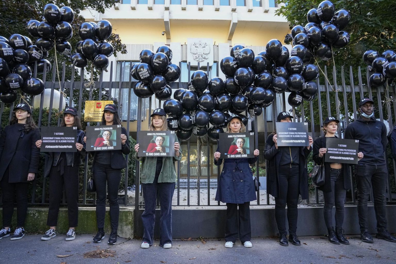 Piirideta Reporterite meeleavaldus Pariisis Venemaa saatkonna ees. FOTO: Michel Euler/AP/Scanpix