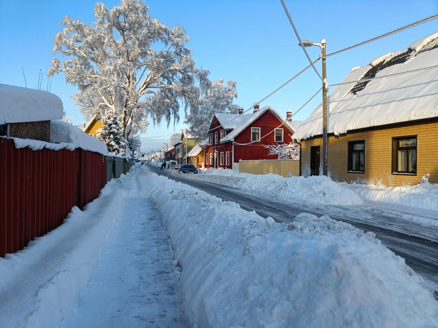 Lumekatte paksus Pärnu kandis on 35 sentimeetrit ja ilmateenistus prognoosib pea sama suurers koguses lisa.