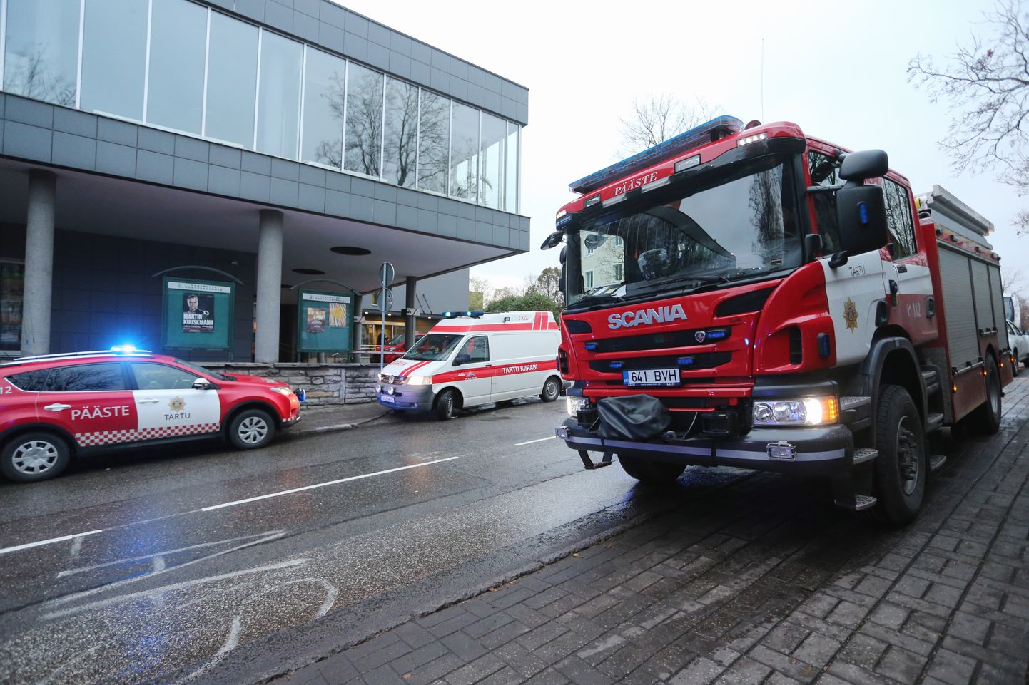 29. oktoobril 2017 sõitsid Vanemuise juurde tuletõrje-, politsei- ja kiirabiautod.