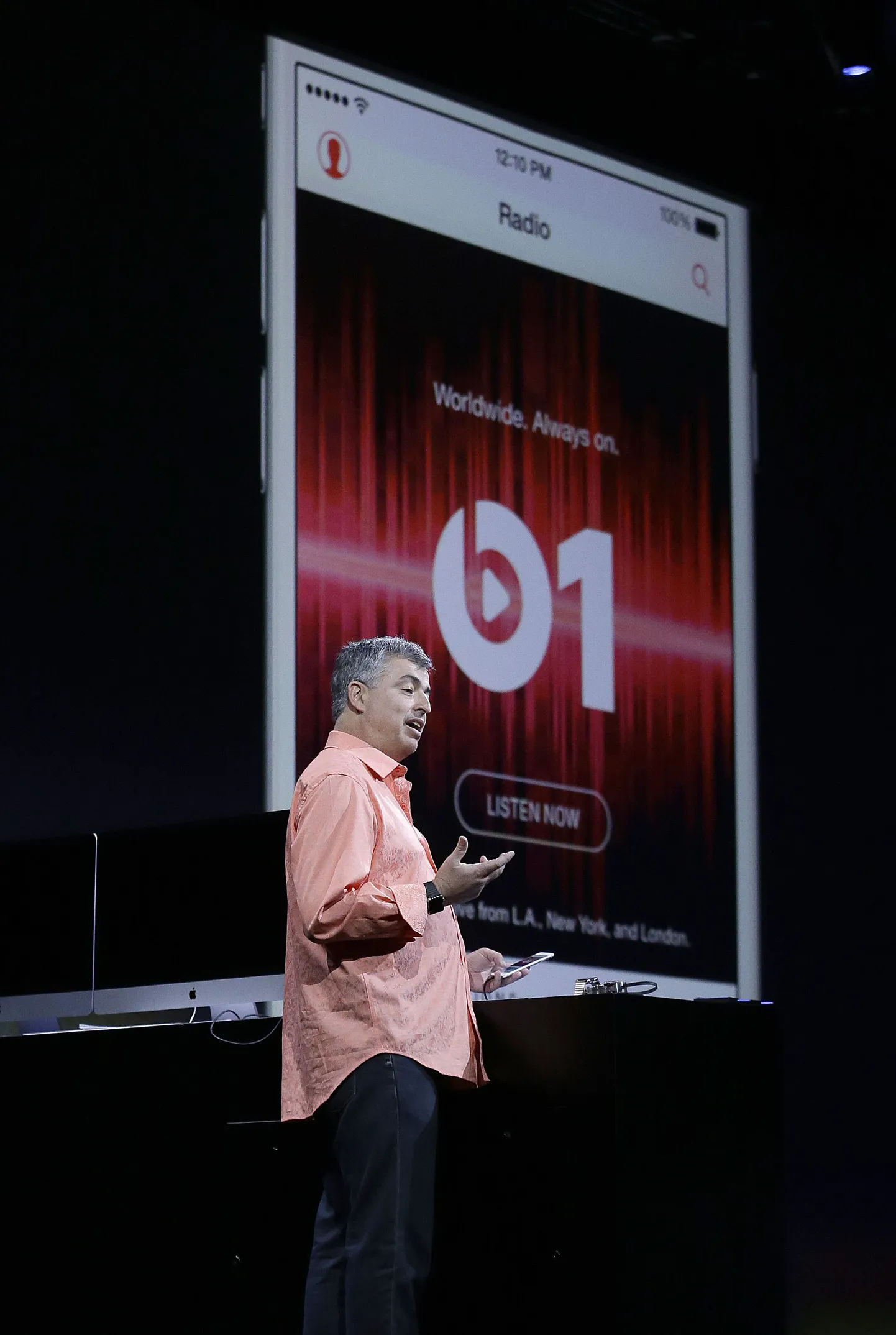Apple’i juhtivtöötaja Eddy Cue esitlemas Beats 1 raadiot, mis saanud Apple Musicu üheks tõmbenumbriks.