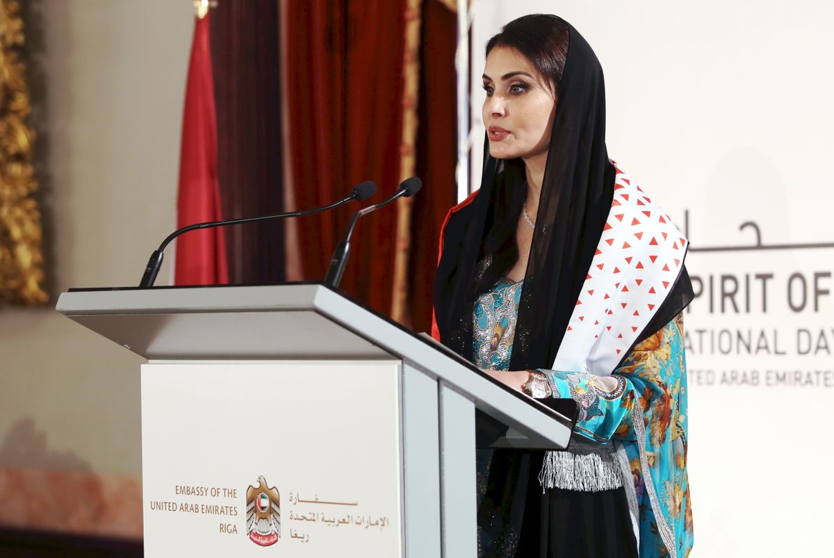 Apvienoto Arābu Emirātu vēstniece Latvijā V.E. Hanana Halfana Obaid Ali Al Madhani piedalās Apvienoto Arābu Emirātu 46. gadadienai veltītā pieņemšanā Melngalvju namā.