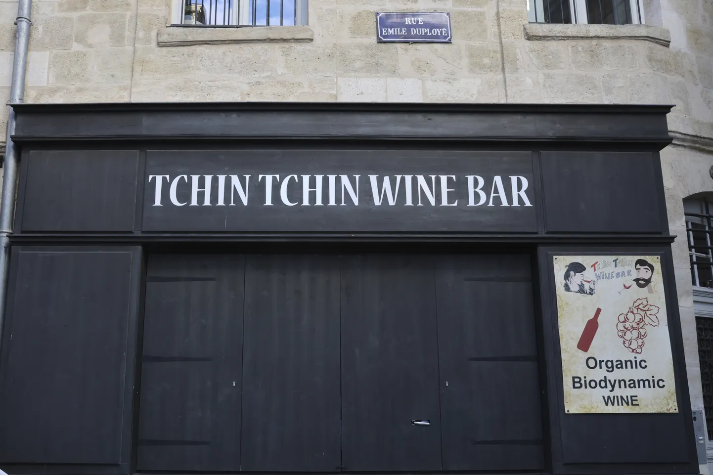 Tchin Tchini veinibaar Bordeaux's, kus septembri keskel vallandus ulatuslik botulismipuhang.