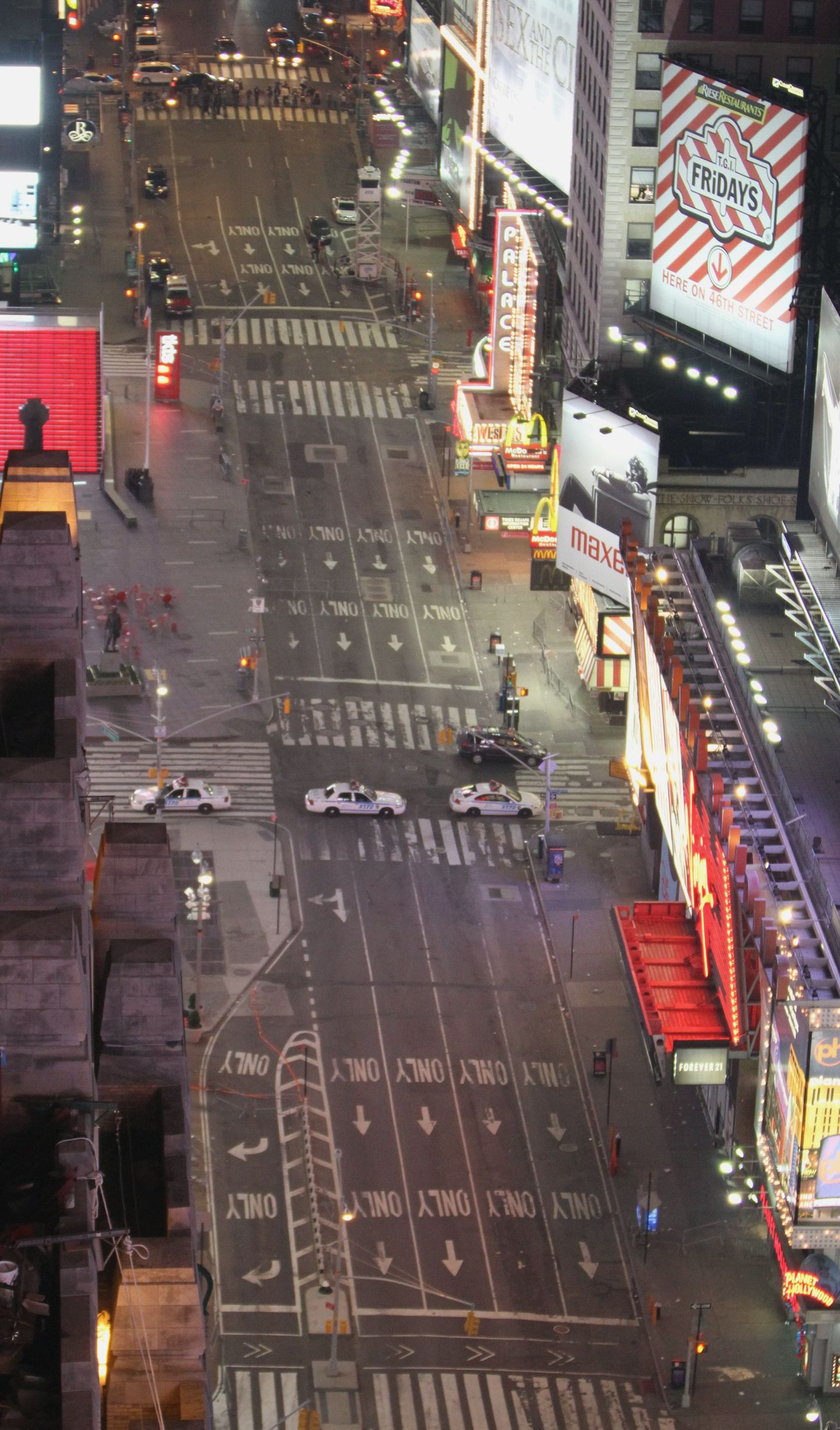 Politseiautod inimtühjal Times Square'il