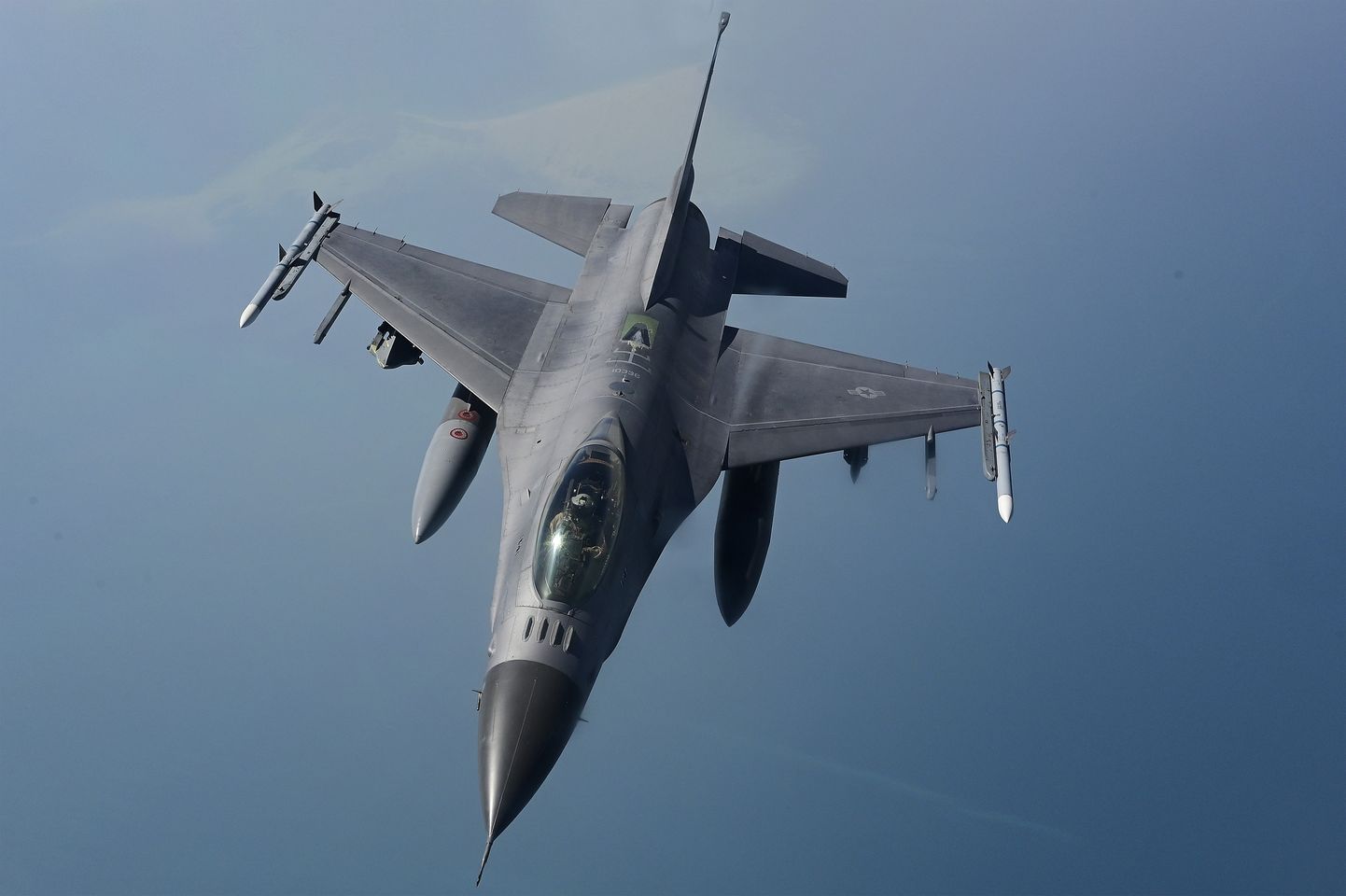 USA õhujõudude hävituslennuk F-16 Fighting Falcon.