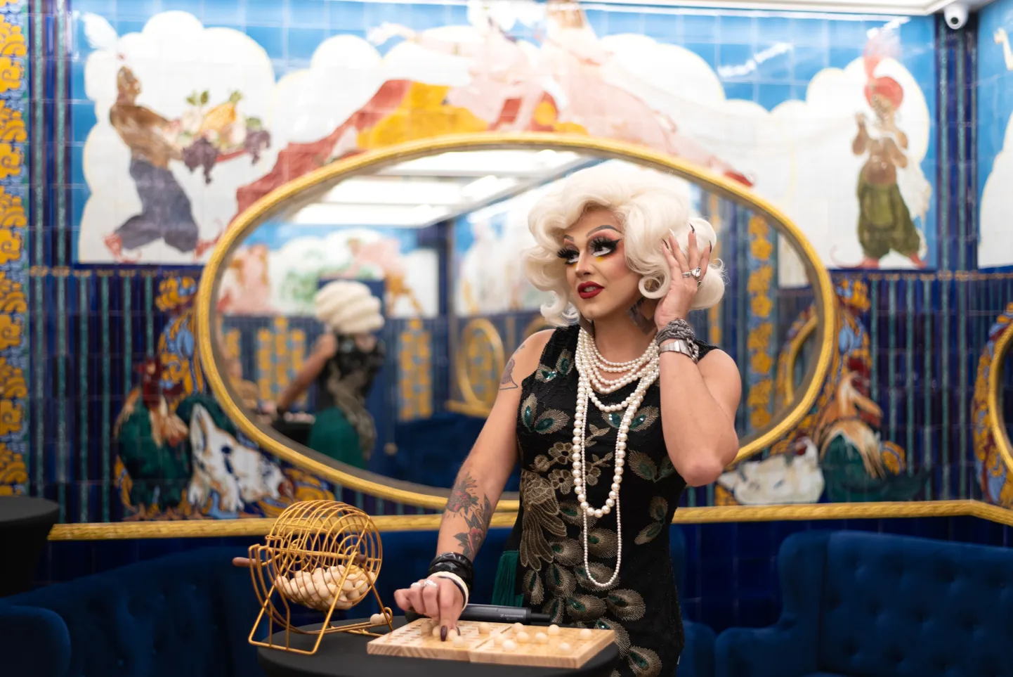 PEALINNAS: Minima Gesté on maailma üks tuntumaid drag queene. Ta on sündinud 1990. aastal ja tema kodanikunimi on Arthur Raynaud. Juuli keskel kannab ta olümpiatõrvikut Prantsusmaa pealinnas Pariisis.