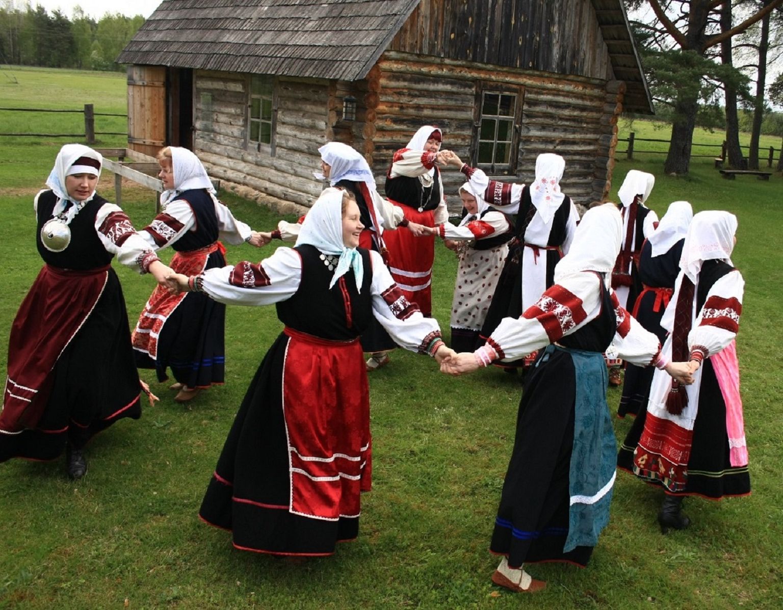 Seto leelokoor Verska naase’ on leelo üks autentsemaid esindajaid Eestis. Sel nädalal saab nende oskusi nautida Ungaris.