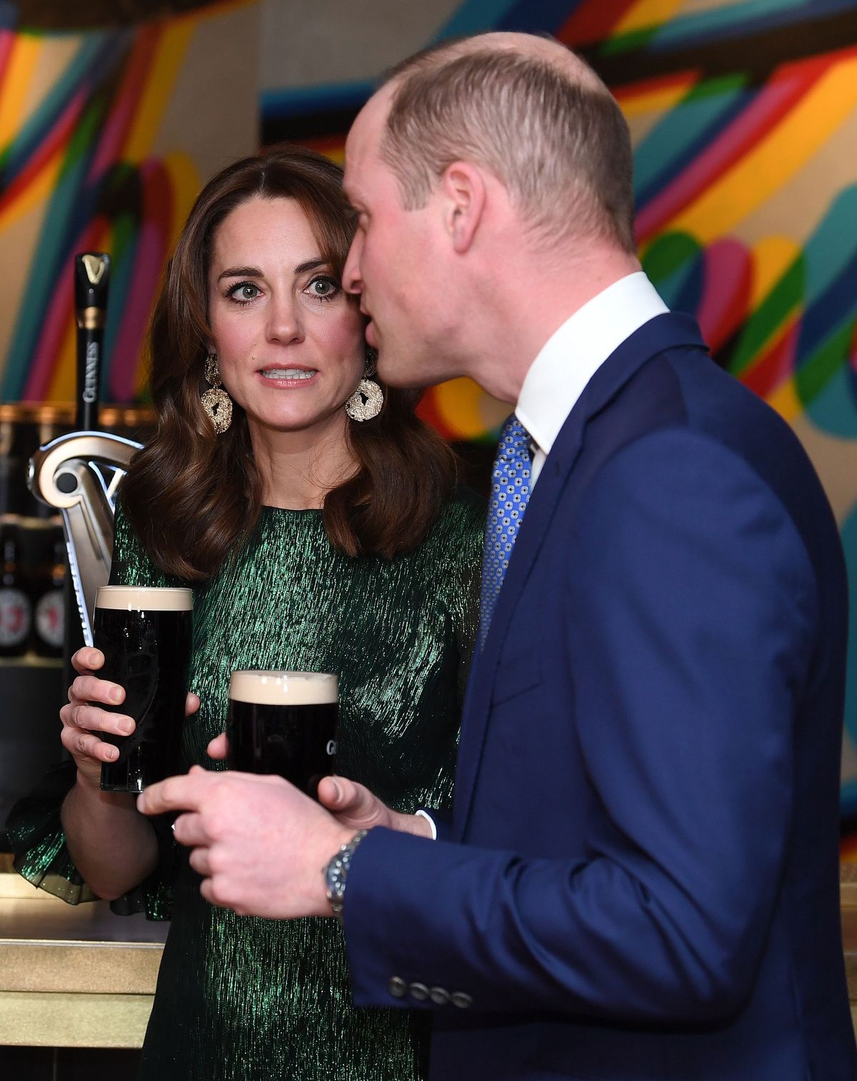 Kembridžas hercogi apmeklē Īriju, kur noteikti jānobauda alus. 2020. gada 3. marts.