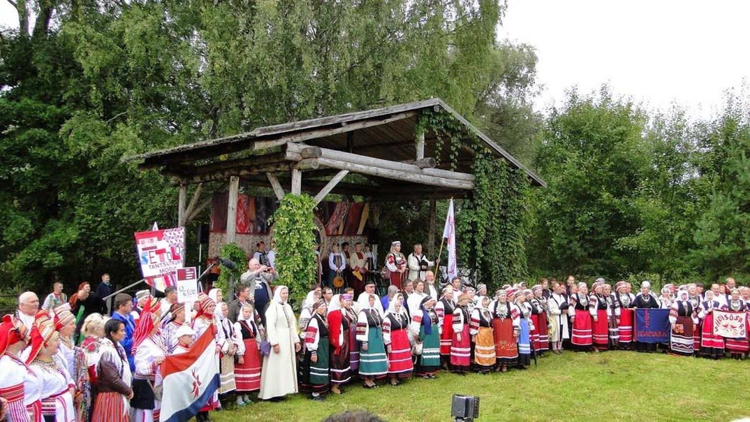 Radaja festival toimub Radaja seto talumuuseumi õuel (foto aastast 2014)