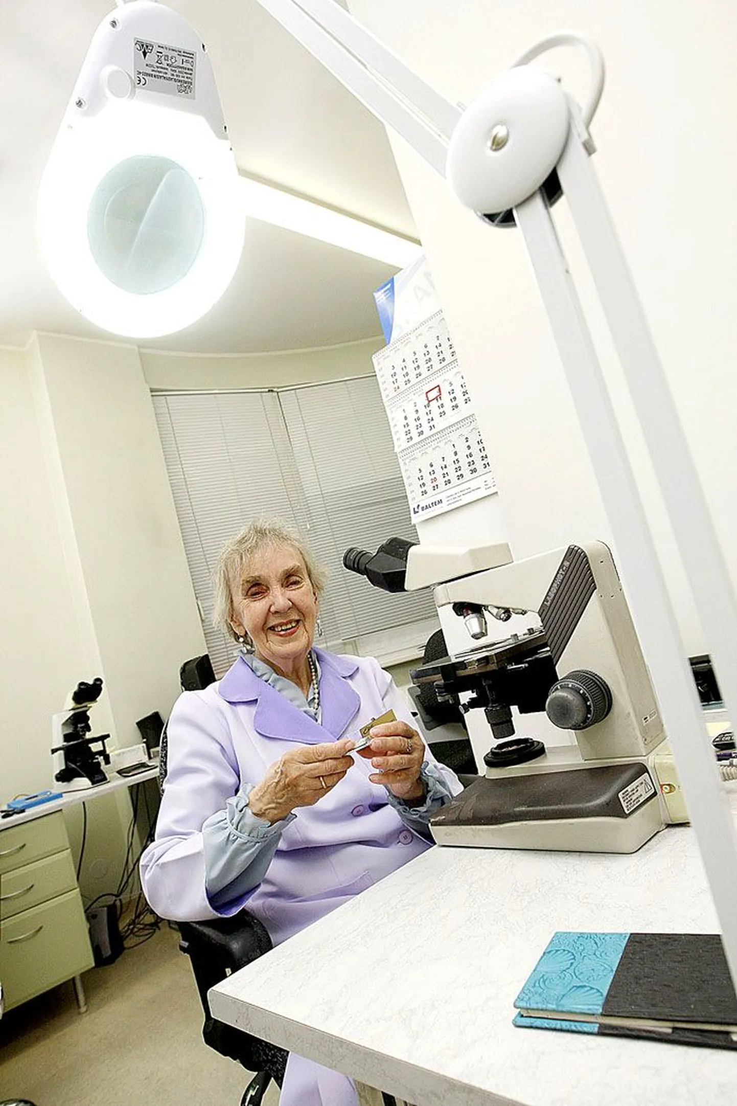 Pia-Astrid Ott on laboriarstina töötanud juba 62 aastat. Ta ütleb, et see on nii huvitav töö, mis ei ole teda kunagi väsitanud. Kui ainult tublisid spermadoonoreid jätkuks!