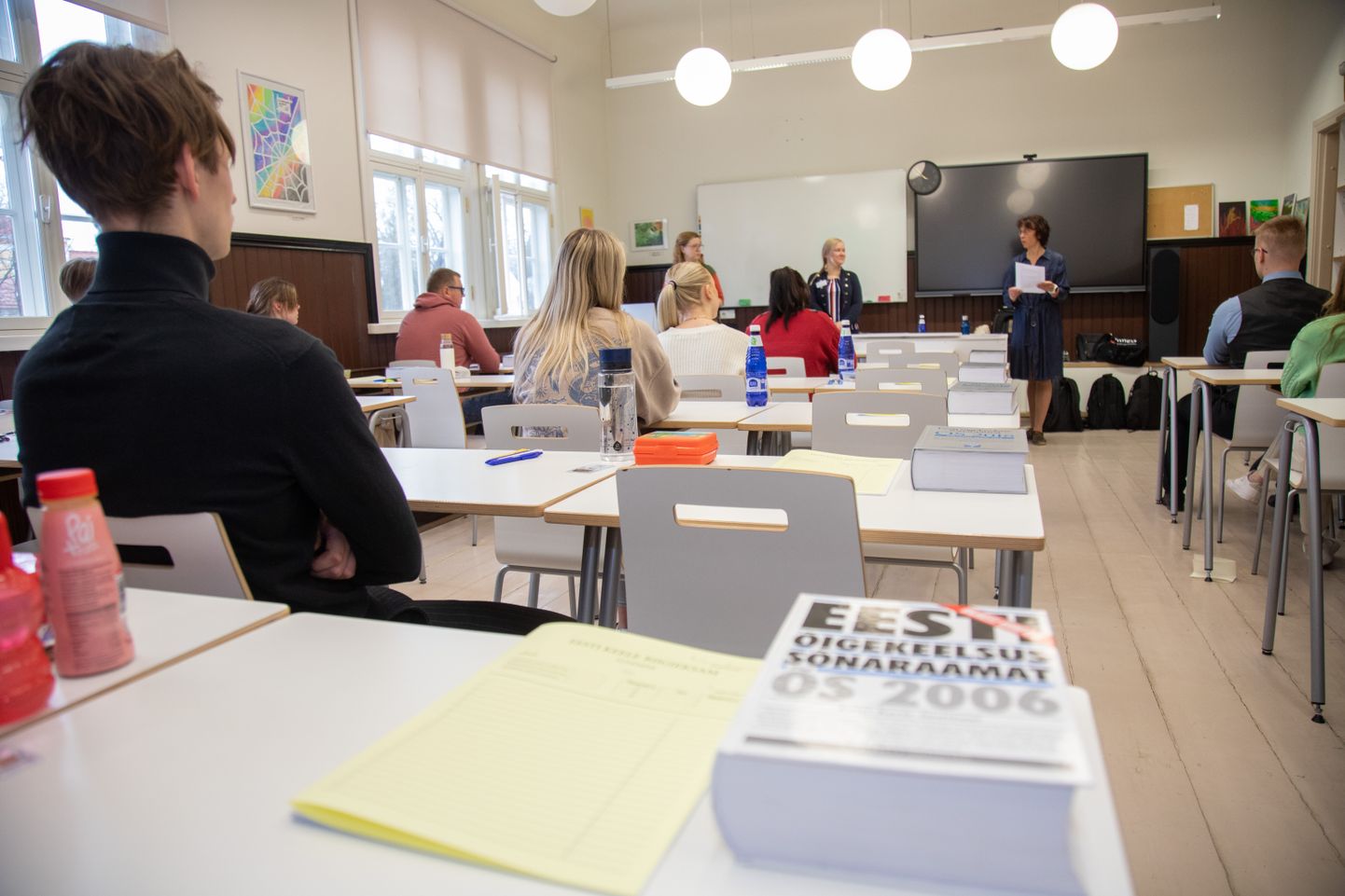 Gümnasistid eelmisel aastal eesti keele eksamit sooritamas.