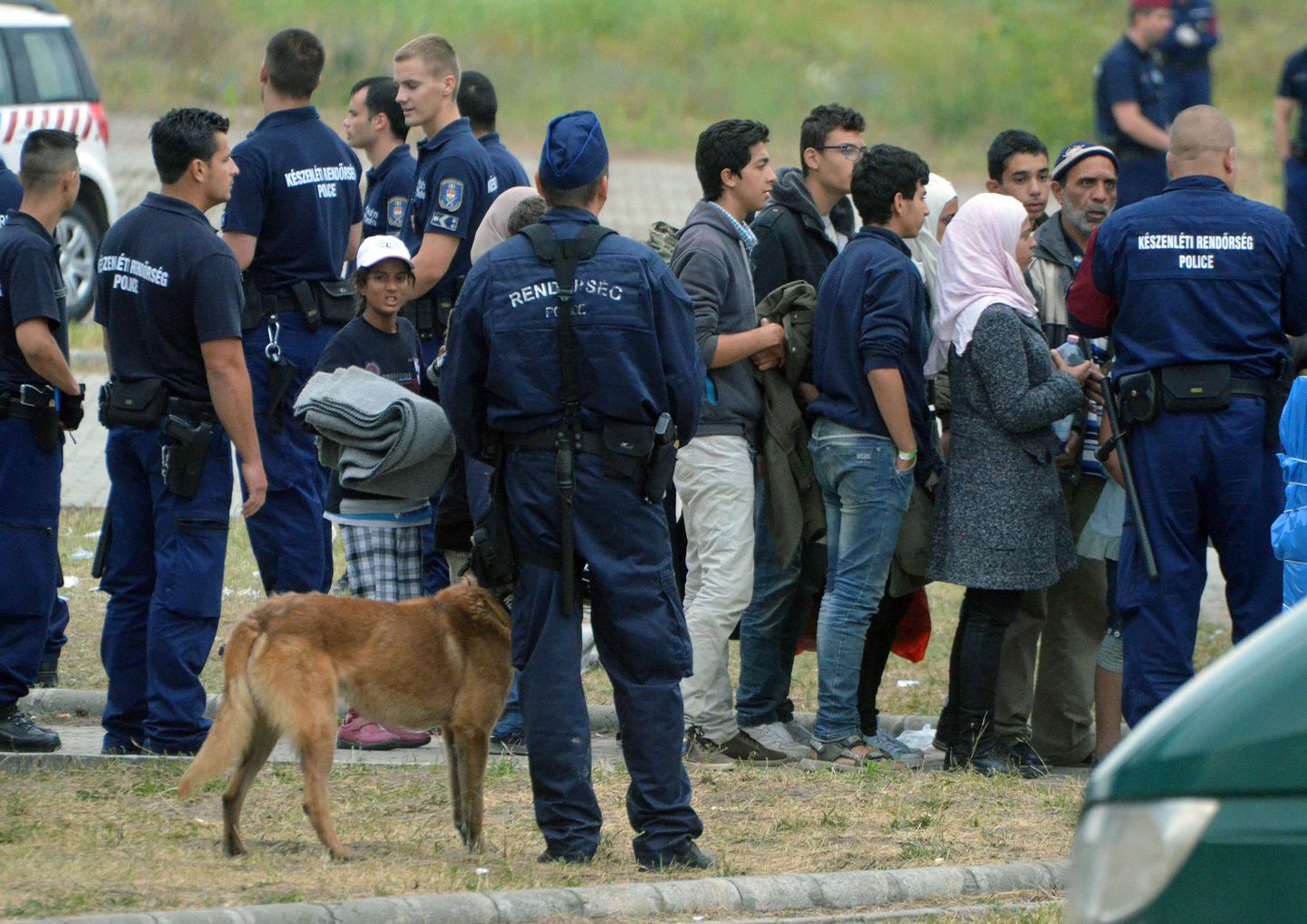 Asüülitaotlejad möödunud aastal Ungari piiril.