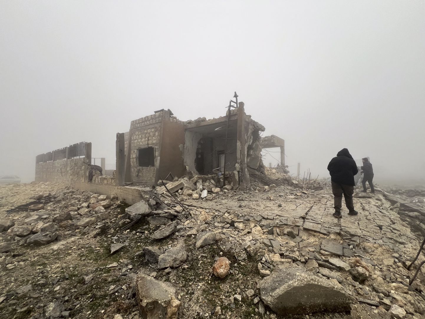 Iraani raketirünnakus Süüria Talteta külale hävinud hoone.