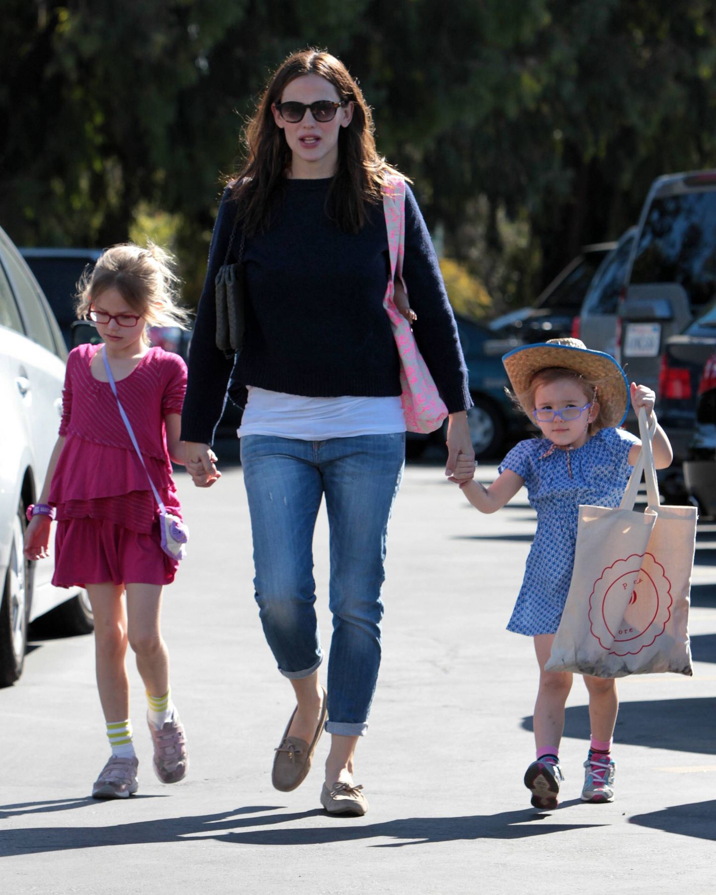 Jennifer Garner oma kahe vanema lapsega.