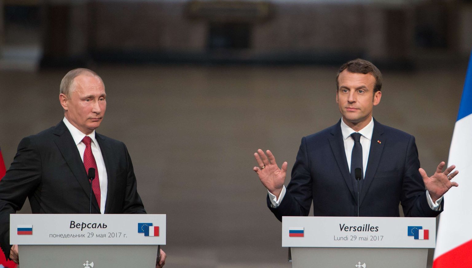 Prantsuse president Emmanuel Macron (paremal)nimetas RTd ja Sputnikku propagandakanaleiks ka oma esimesel pressikonverentsil Vene kolleegi Vladimir Putiniga.