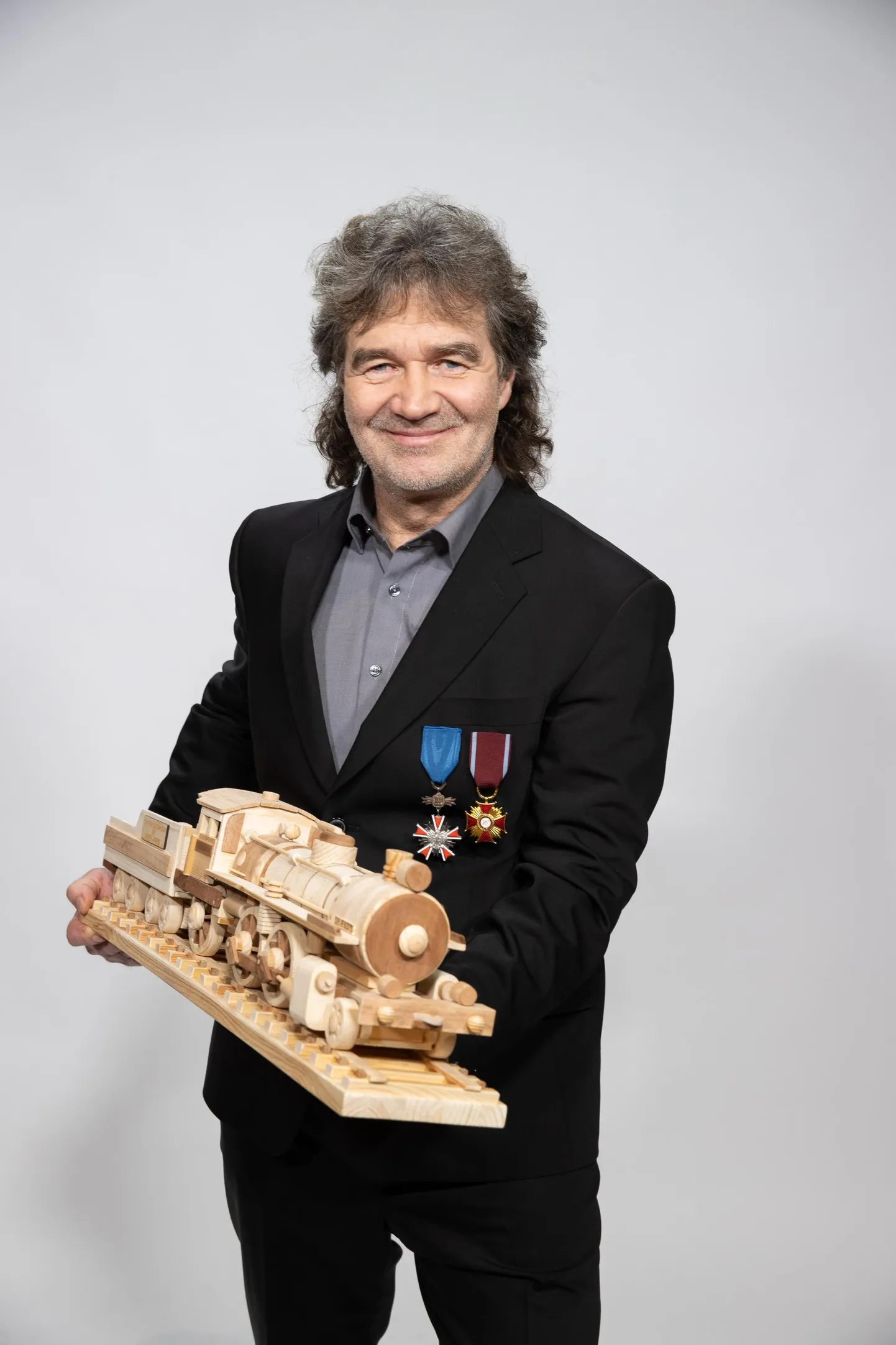 Tõlkija Hendrik Lindepuu.
