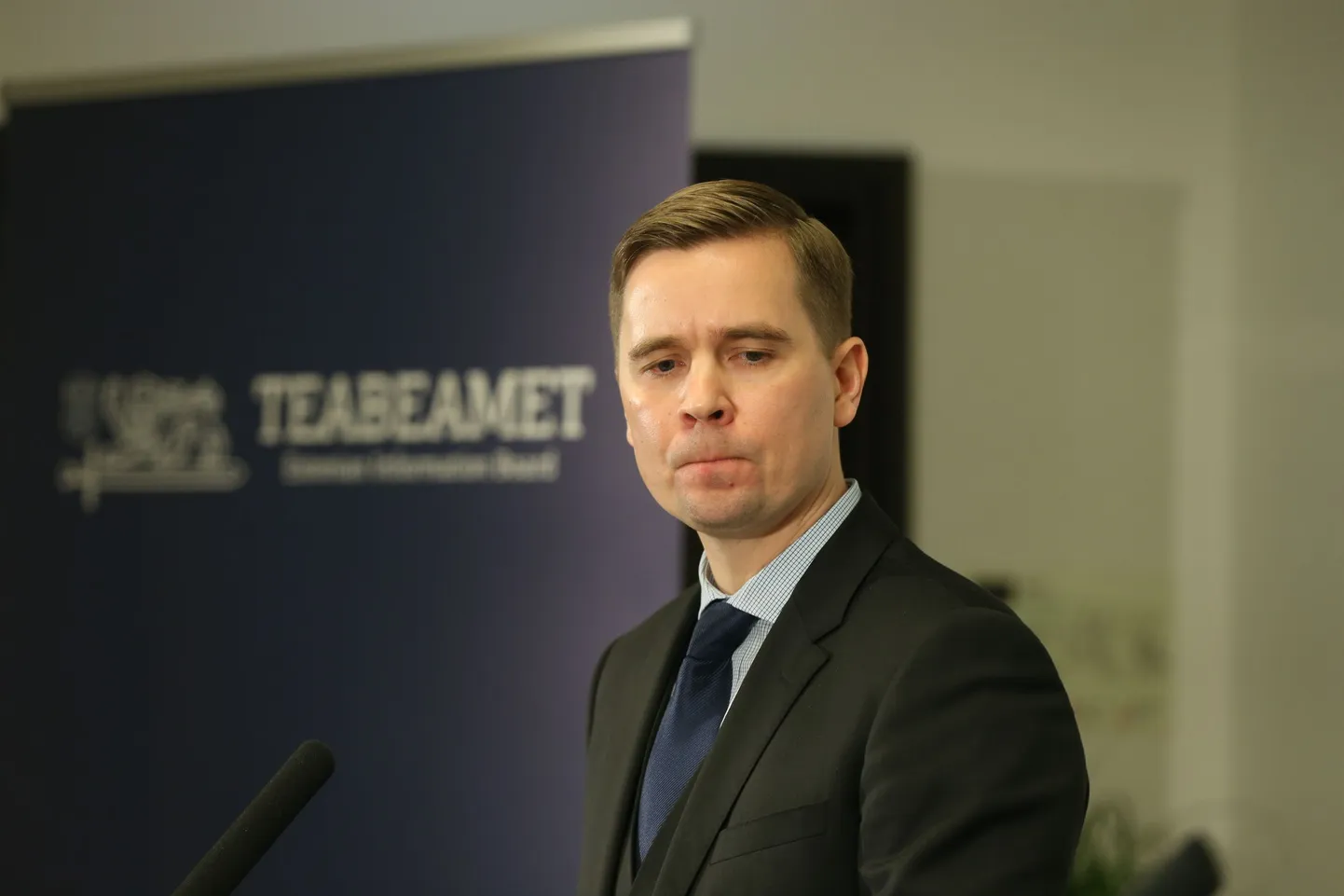 Teabeameti peadirektor Mikk Marran ja kaitseminister Margus Tsahkna pressikonverentsil.