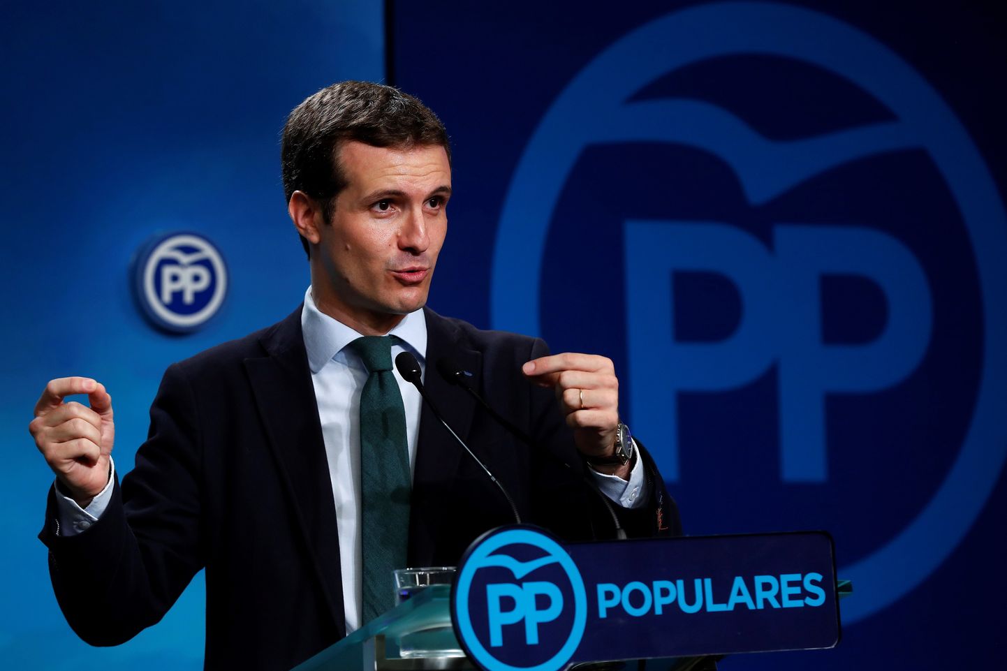 Hispaania Rahvapartei (PP) Pablo Casado tõrjus eilsel pressikonverentsil süüdistusi magistrikraadi pettusega saamises.