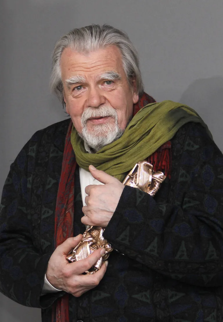 Michael Lonsdale meeskõrvalosatäitja Césari auhinnaga rolli eest filmis «Des hommes et des dieux»