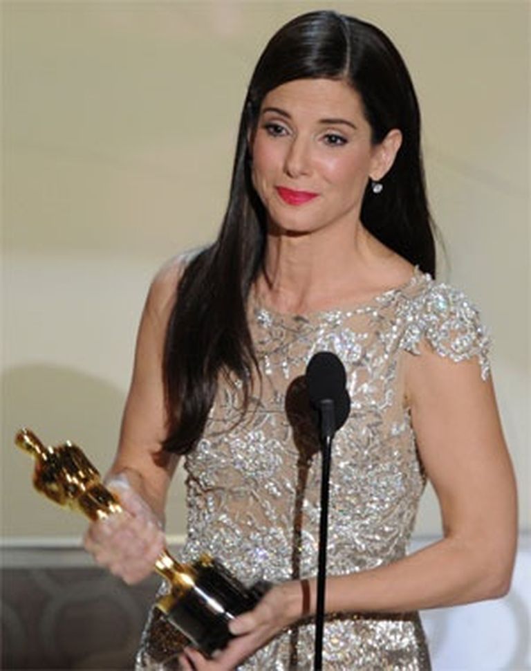 Kategorijā "Labākā aktrise galvenajā lomā" par sniegumu drāmā "The Blind Side" balvu saņēma Sandra Buloka 