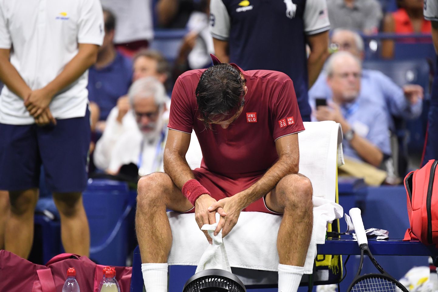 Roger Federer võitleb kuumuse ja niiskusega