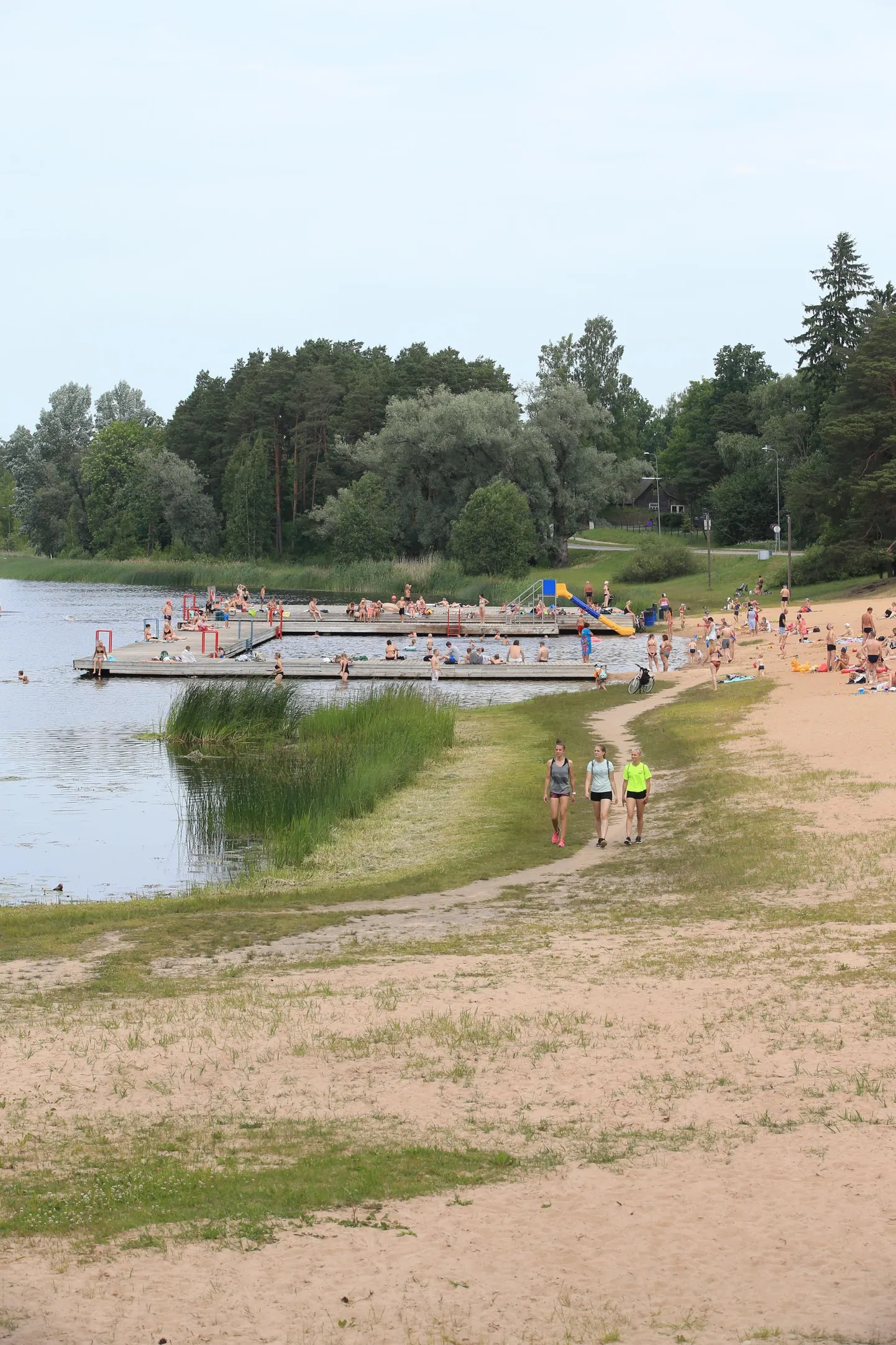 Eile keskpäeval oli Elvas Verevi ääres omajagu rannamõnude nautijaid. Et veemõnudest lugupidavatel inimestel selles rannas veel mõnusam oleks, kavandab Elva vald sinna iga ilmaga avatud ujulat-rannahoonet.