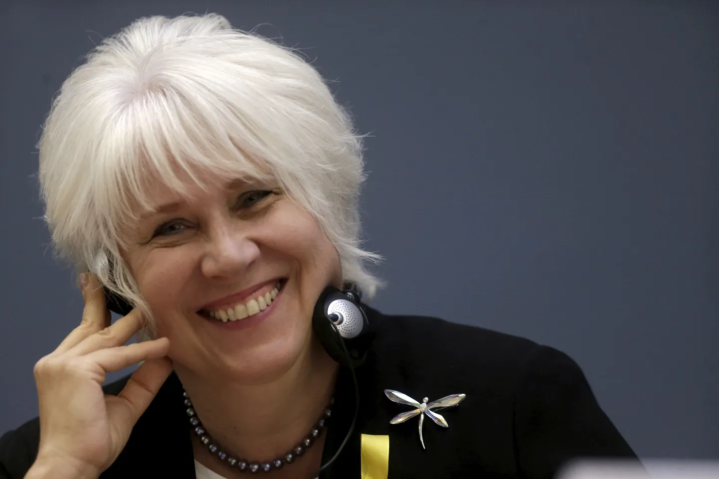 Marina Kaljurand möödunud aastal Riias, rinnas Eston Kohvri toetuseks kollane lint.