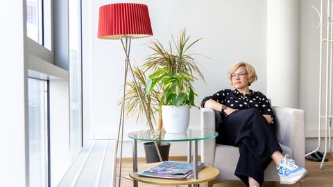 Tõstamaa suvelavastuse kunstnik: «Praegu mõtlen, kuidas inimest helendama panna»