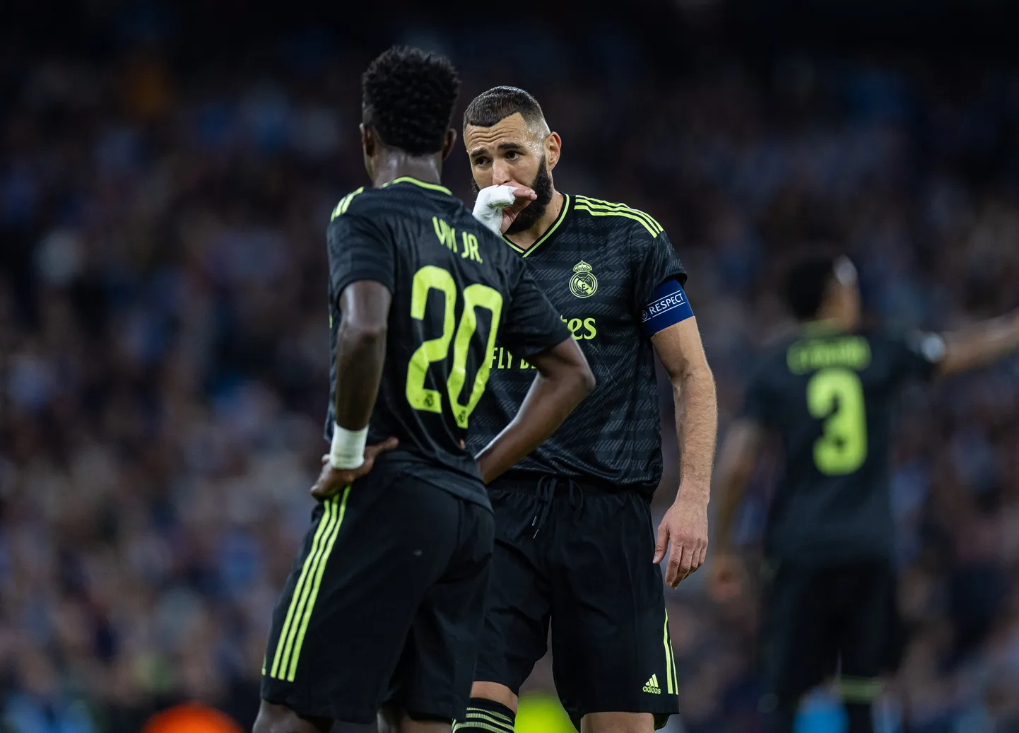 Karim Benzema jutustab Vinicius juunioriga