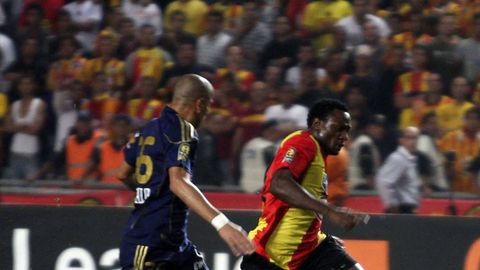 Nigeeria koondise endine ründaja suri mängu ajal