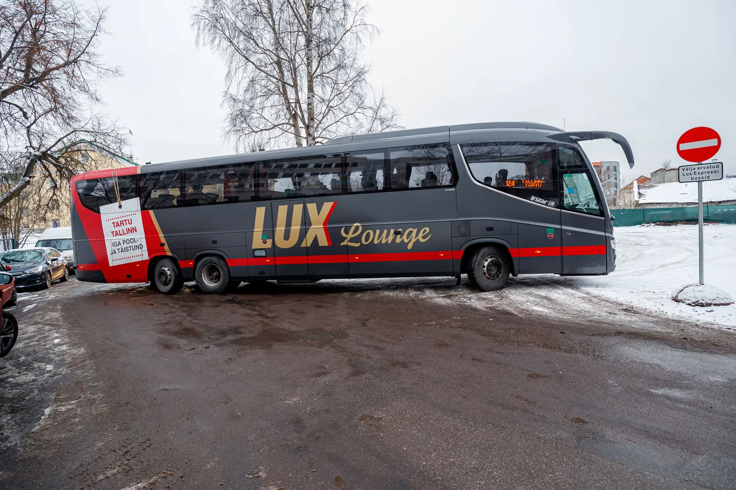 Lux Expressi masinad Masina tänaval.