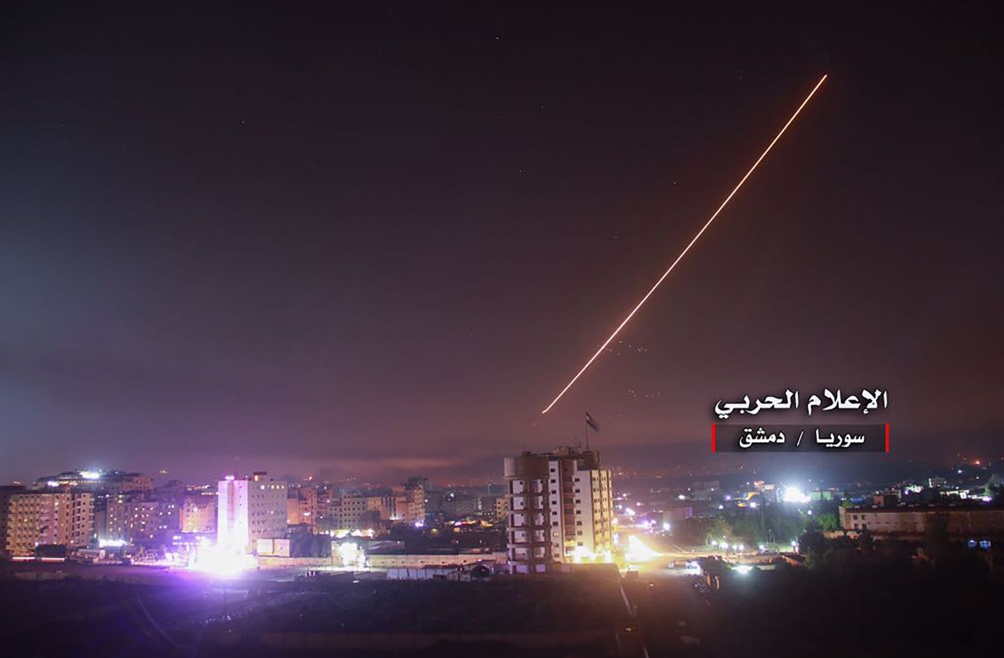 Rakettide tulistamine Süüria kohal.