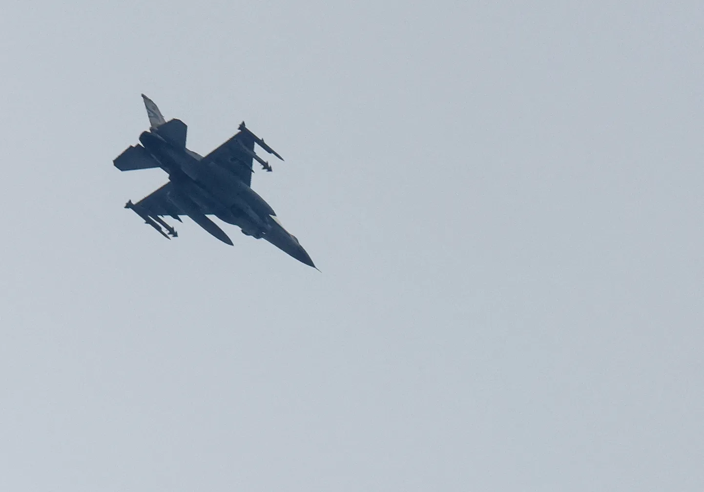 Iisraeli hävitaja F-16.