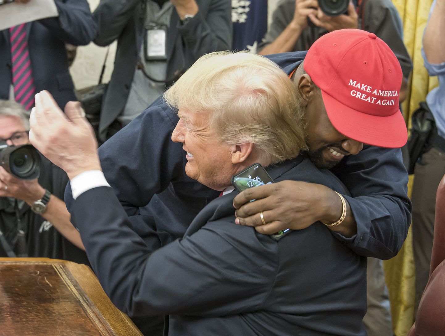 Kanye West ja Donald Trump Valge Maja Ovaalkabinetis.