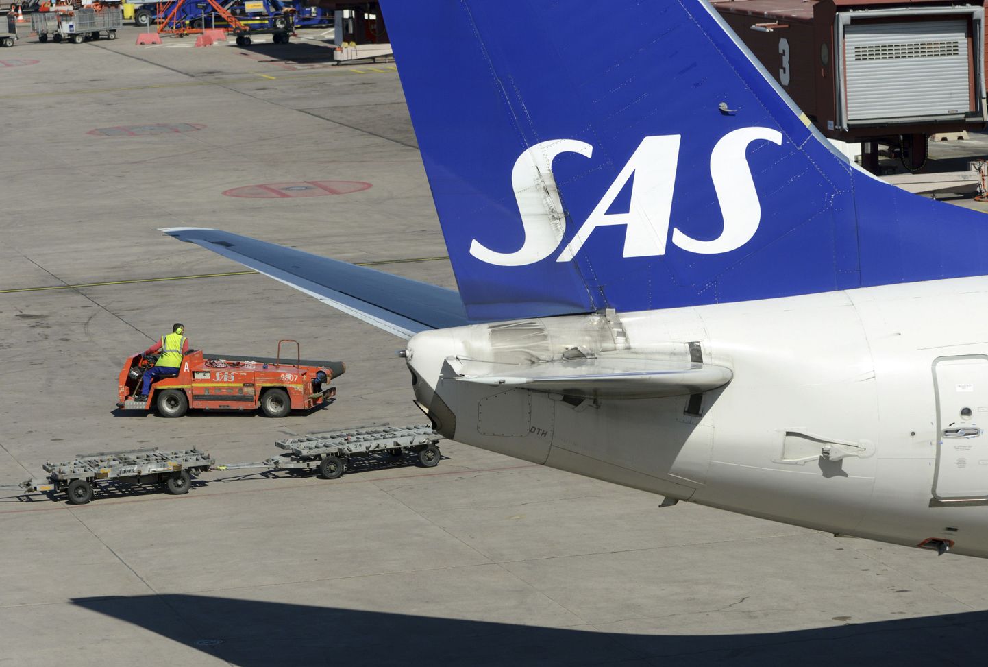 SASi logoga reisilennuk Arlanda lennuväljal.