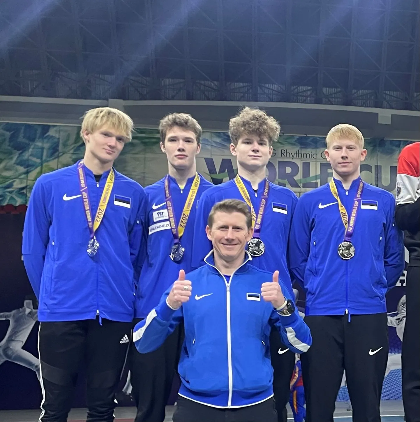 Üleval vasakult Oliver Laasik, Mathias Murumaa, Erik Tobias, Markus Salm. All keskel peatreener Juhan Salm.