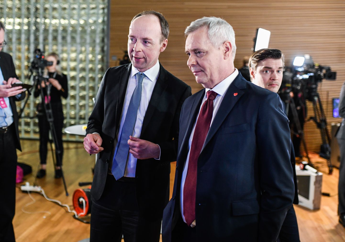 Põlissoomlaste juht Jussi Halla-aho (vasakul) selle aasta parlamendivalimistel koos tagasiastunud peaministri, sotsiaaldemokraadist Antti Rinnega.