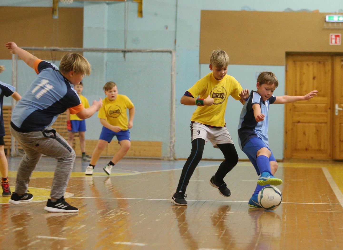 Muude ametite seas pakutakse Pärnumaal tööd noorte jalgpallitreenerile.