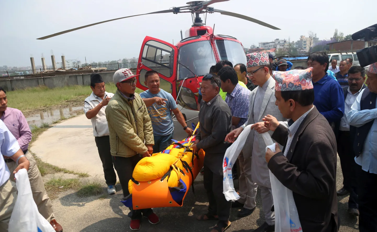 Min Bahadur Sherchan keha transporditi Kathmandusse Nepaalis.