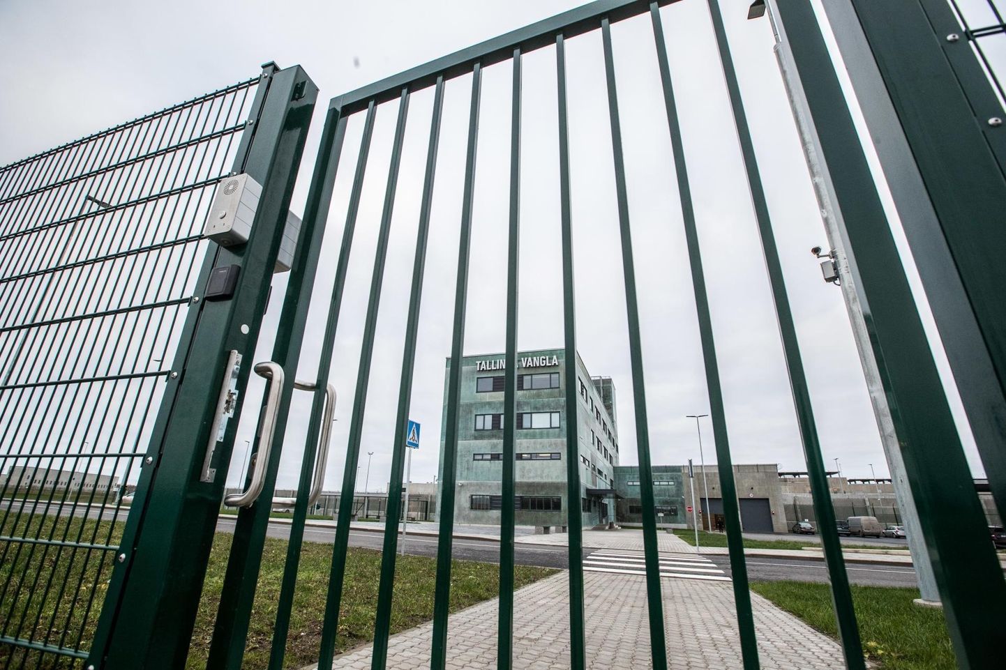 Eestis on kolm vanglat: Tallinna, Tartu ja Viru vangla. Fotol on Tallinna vangla värav.
