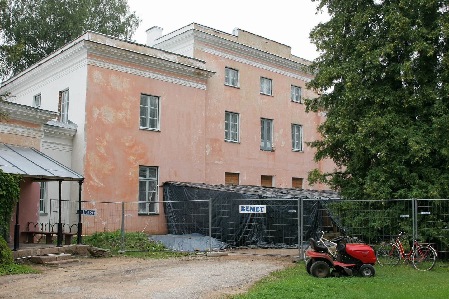 Ehitusfirma Remet Heimtali mõisa remonti ei jätka.