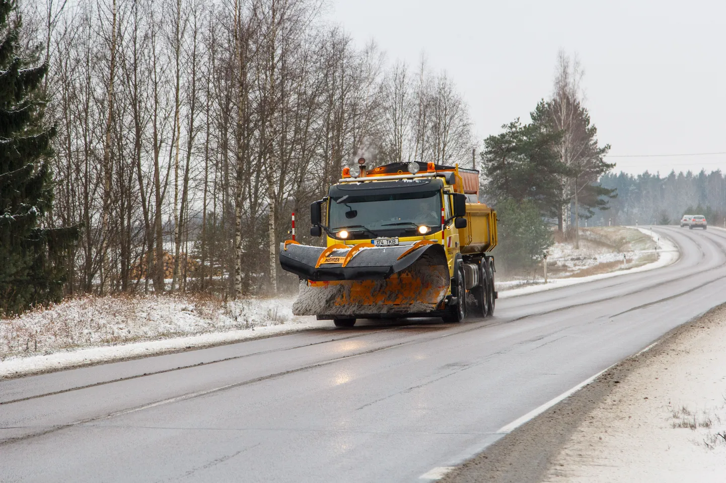 Teedel võib esineda libedust. Foto on illustratiivne.