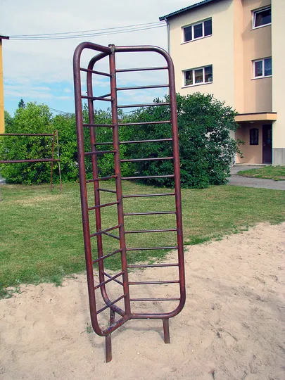 Teada võiks anda ka vanadest mänguväljakutest, mida ei ole korrapäraselt hooldatud.