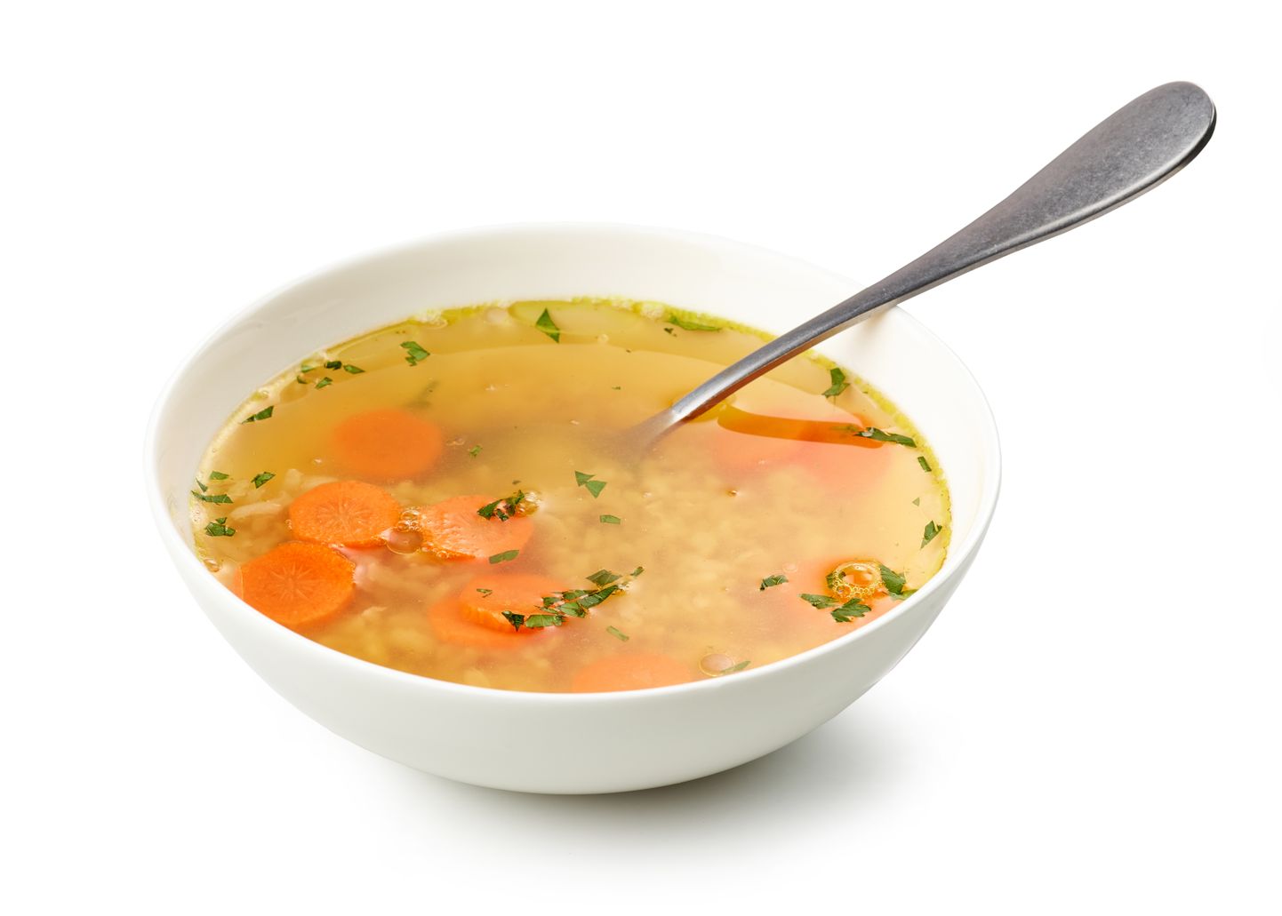 Не стоит оставлять ложку в тарелке с супом. Иллюстративное фото