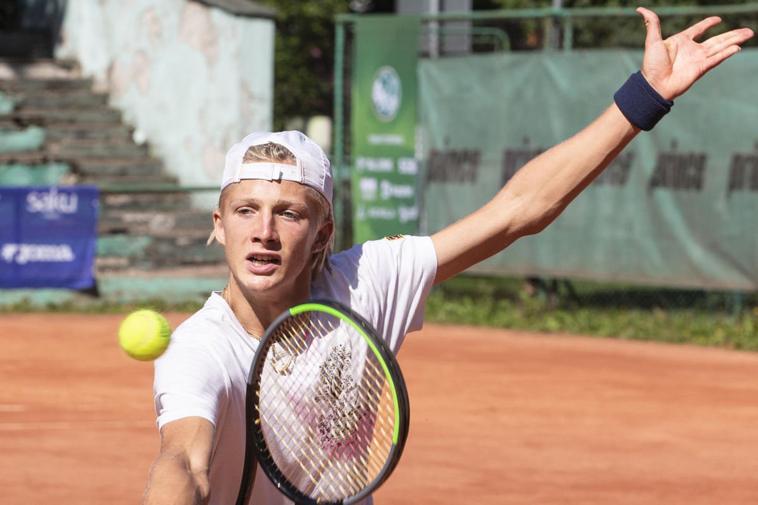 Eesti parim tennisejuunior Mark Lajal.